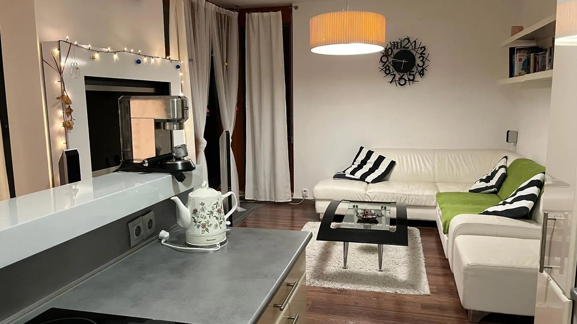 Rooftop Apartment With Pergola And Parking プラハ チェコ